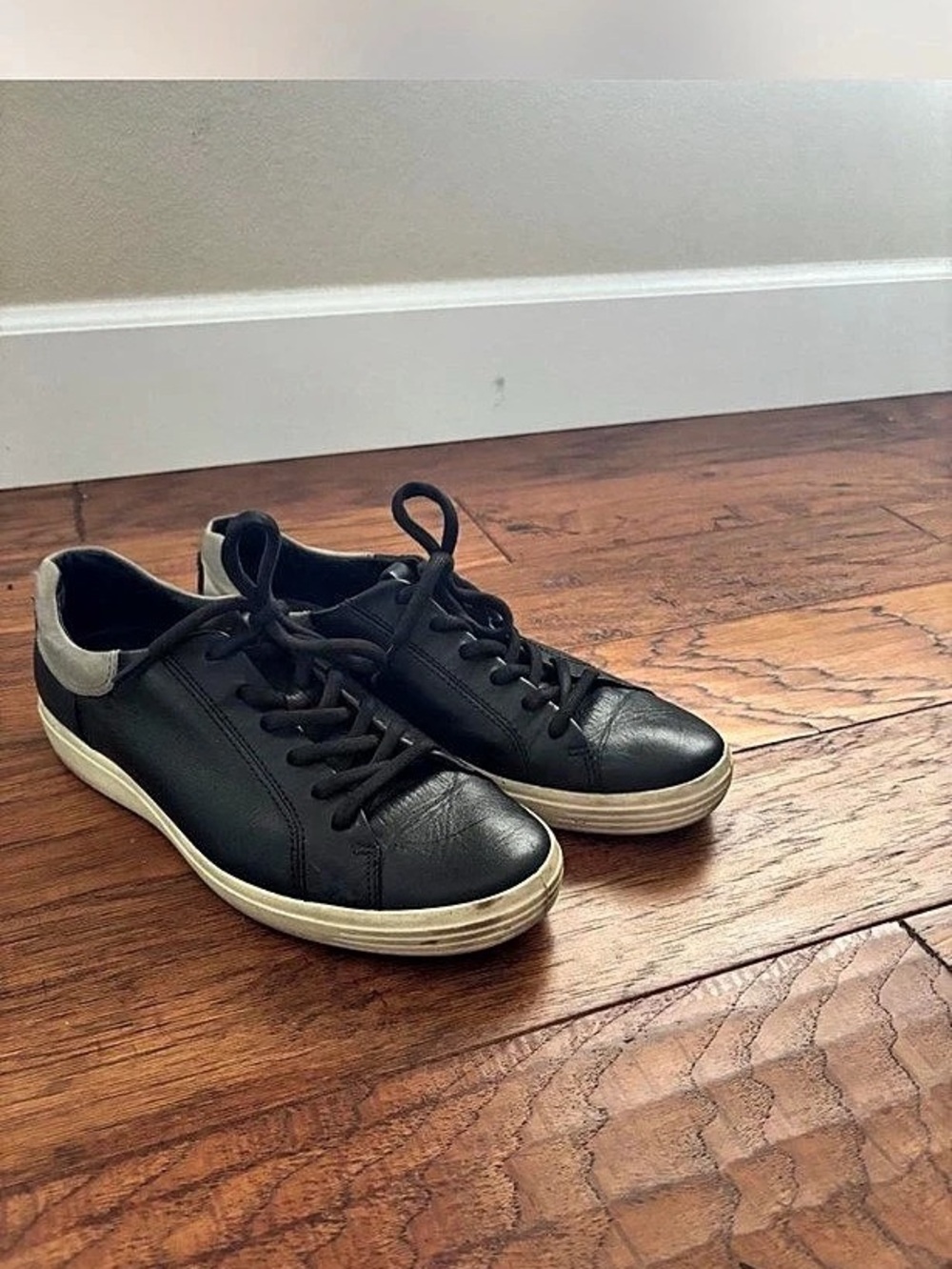 ECCO Black & White Sneakers US 9-9.5